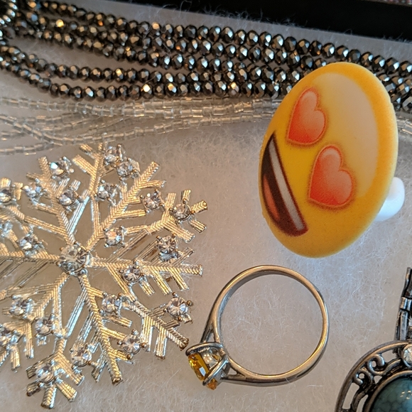 Jewelry set of 12 (donated) - Picture 10 of 11